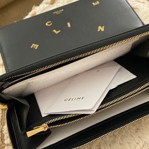 🔴SOLD🔴     Celine Large Zipped Wallet